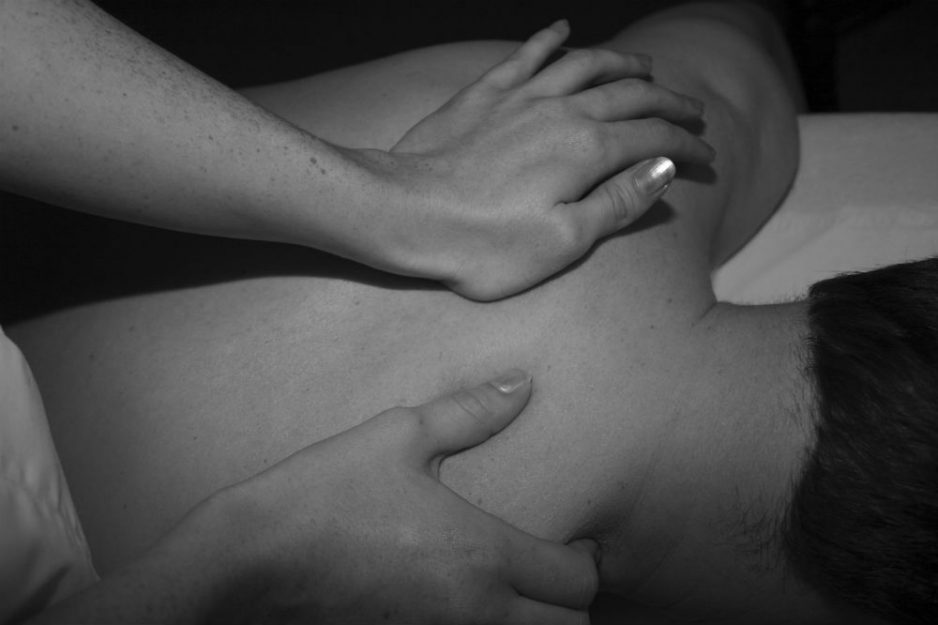 Aplique a massagem lingam ao seu amante, ele vai delirar